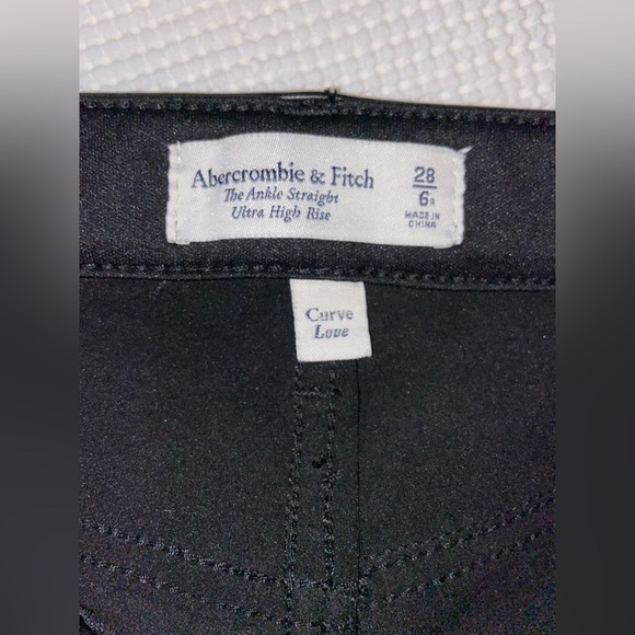 Women’s Abercrombie&Fitch Love Ultra High Rise faux leather & Jean pants size 28 - Picture 6 of 14